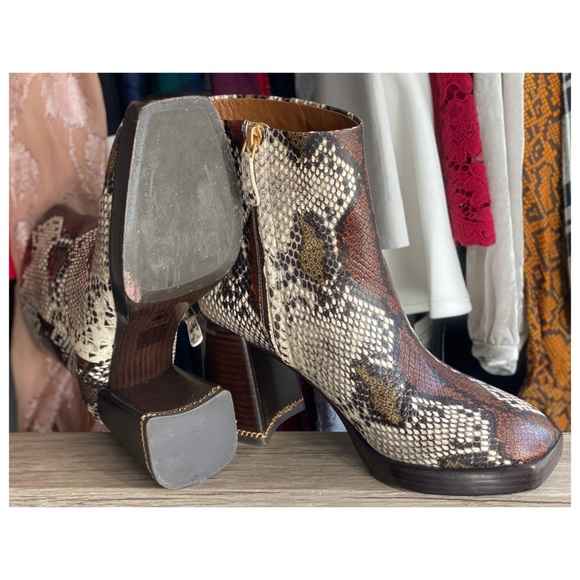 Tory Burch • Snakeskin Boots • Size 8.5 - Picture 4 of 5